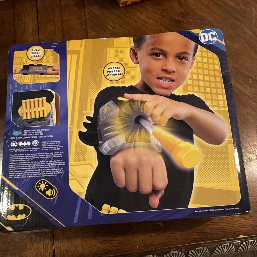 DC Batman Ultimate Gauntlet Launcher 2024 with Lights & Sounds, 3 Darts - Picture 2 of 2